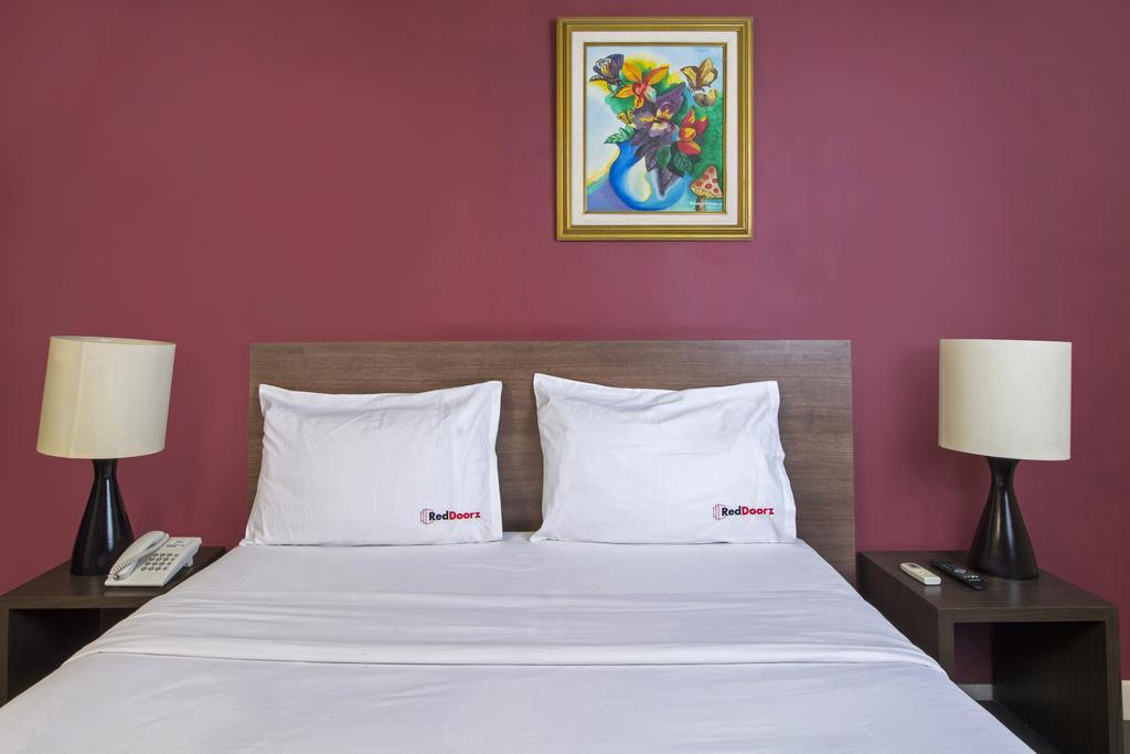 Hotel Reddoorz Premium @ Thamrin Kebon Sirih Jakarta Exterior foto