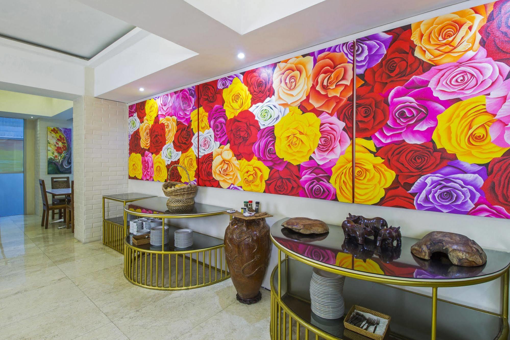 Hotel Reddoorz Premium @ Thamrin Kebon Sirih Jakarta Exterior foto