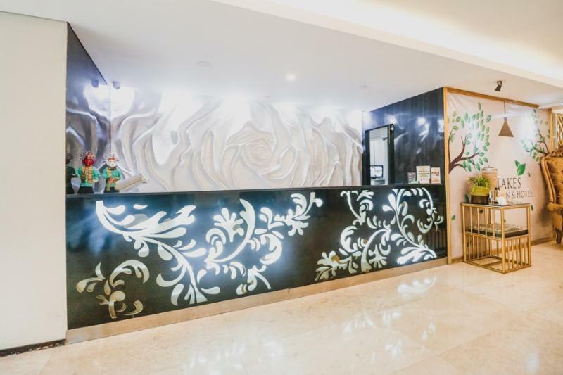 Hotel Reddoorz Premium @ Thamrin Kebon Sirih Jakarta Exterior foto