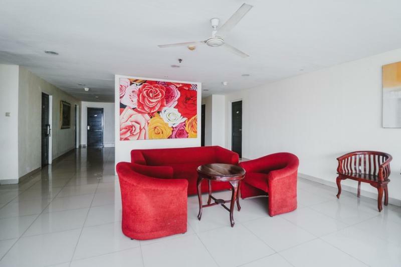 Hotel Reddoorz Premium @ Thamrin Kebon Sirih Jakarta Exterior foto