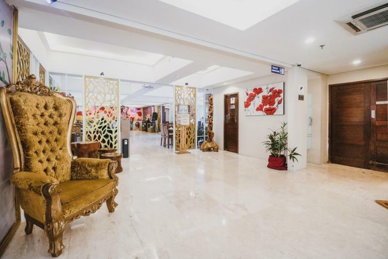 Hotel Reddoorz Premium @ Thamrin Kebon Sirih Jakarta Exterior foto