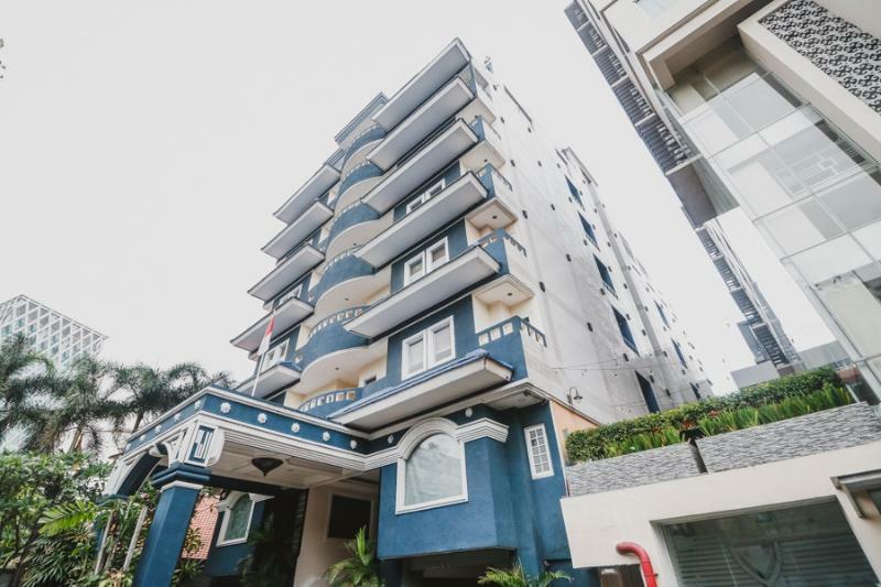 Hotel Reddoorz Premium @ Thamrin Kebon Sirih Jakarta Exterior foto