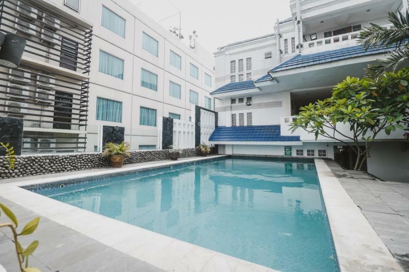 Hotel Reddoorz Premium @ Thamrin Kebon Sirih Jakarta Exterior foto