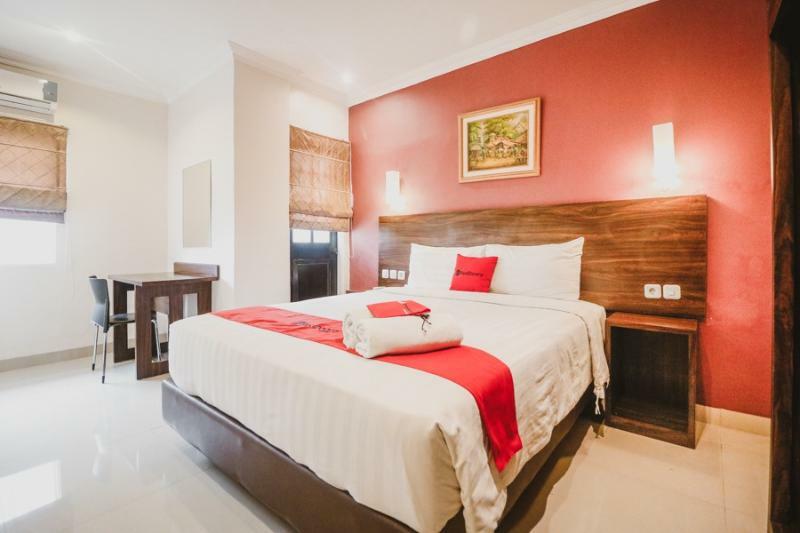 Hotel Reddoorz Premium @ Thamrin Kebon Sirih Jakarta Exterior foto
